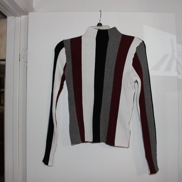 Round Neck Multi-Colored Sweater Medium - Picture 10 of 12